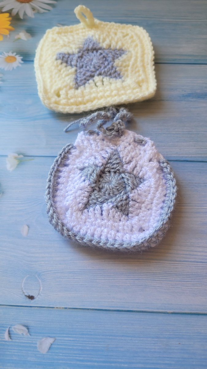 margscrochet's tweet photo. Folklore pouch 🌟👝 https://t.co/ffRnWJzCVJ