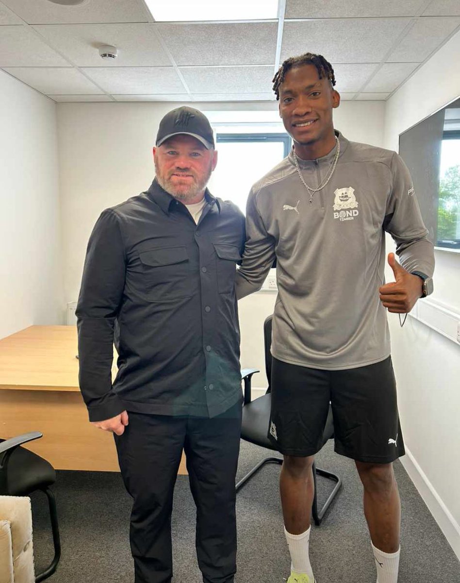 Honoured to meet the gaffer. Let’s get it going.

#pafc 💚💚