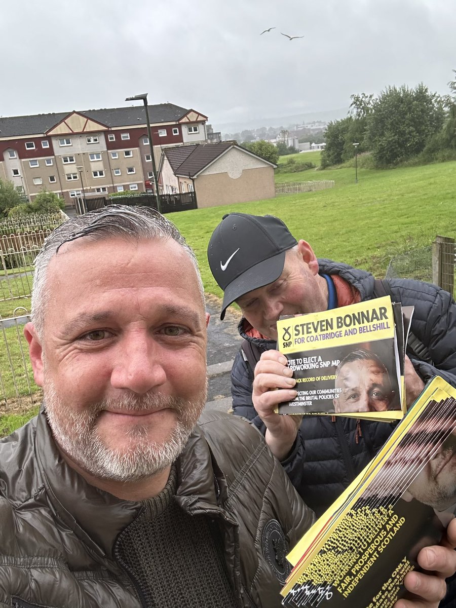 StevenBonnarSNP's tweet photo. Started the morning in torrential rain in #Viewpark before heading to #Shawhead for the afternoon and finishing up tonight in #Townhead

Thanks to all those I had a to chat today and have pledge their vote to myself and @theSNP 🗳️

1 campaign day left 🏃💨💪

#VoteBonnar #VoteSNP https://t.co/GwcjlJipiI