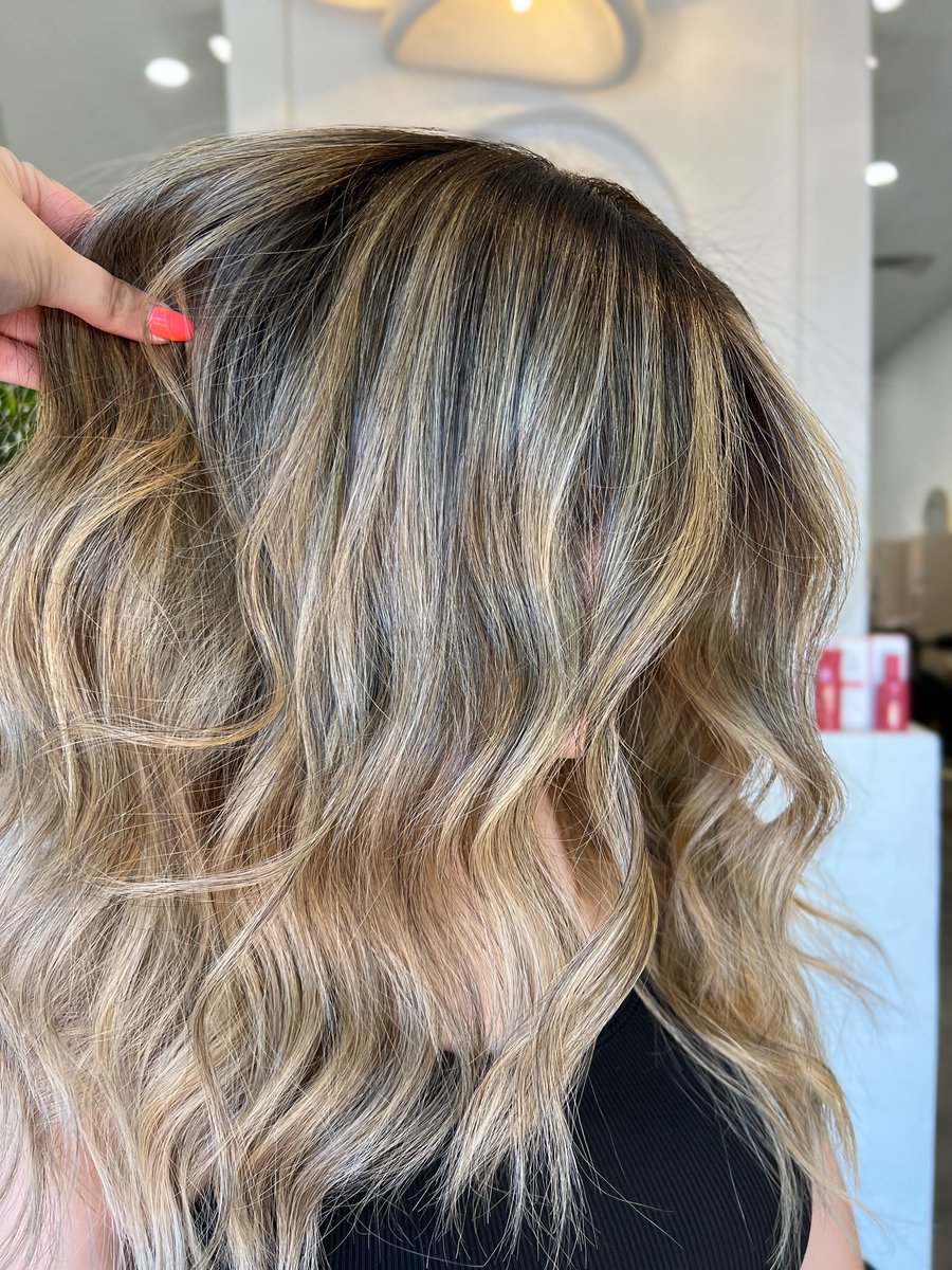 kyliemirandaaa's tweet photo. Ur local hairstylist 🪄

#lasvegashairstylist https://t.co/5DHVHuAAHn