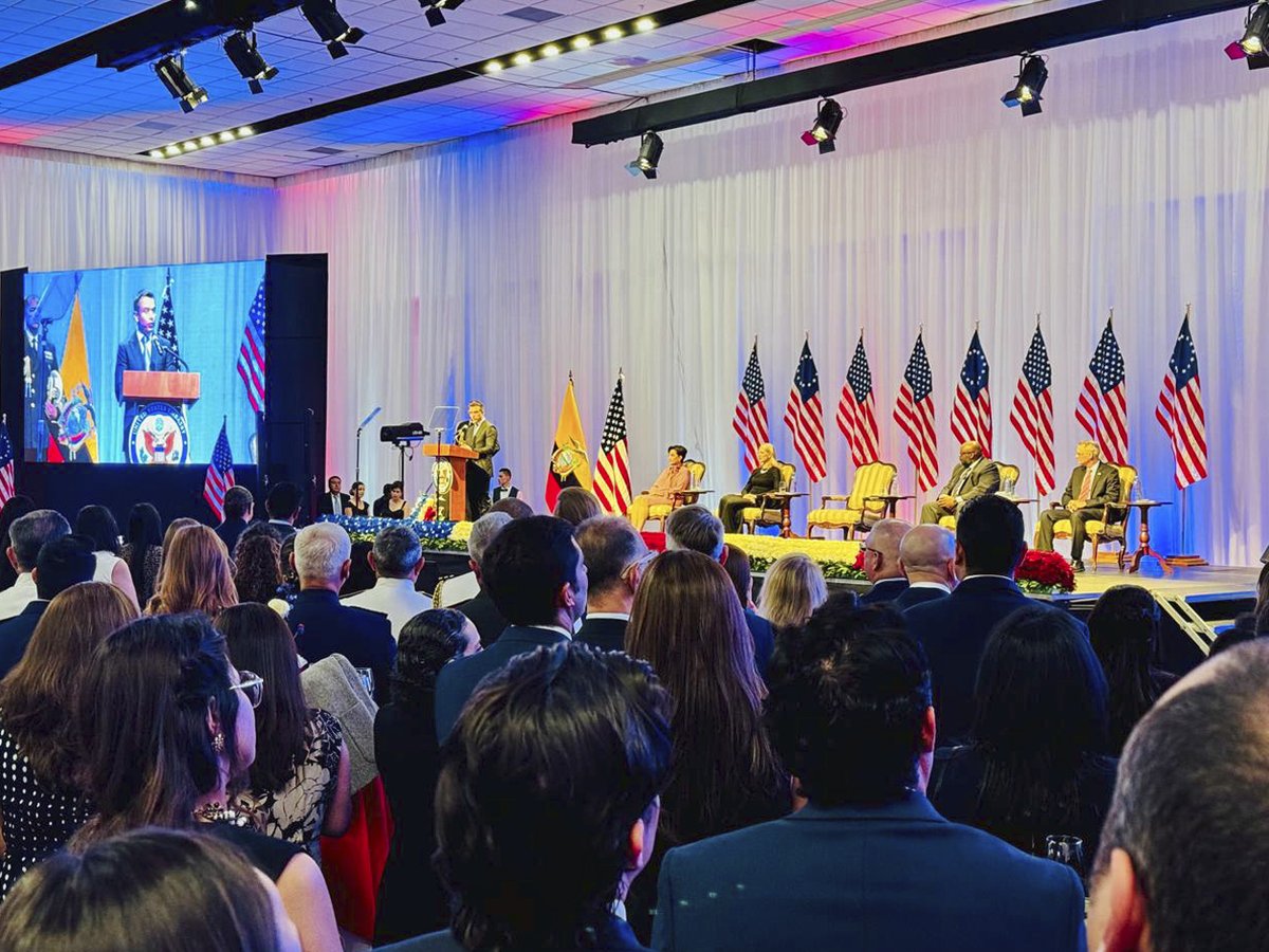 🎆 Nos unimos al Embajador #EmbArtBrown para celebrar el Día de la Independencia de Estados Unidos junto a nuestros colegas de la <a href="/USembassyEC/">US Embassy Ecuador</a> y otros distinguidos invitados. 🇺🇸🇪🇨