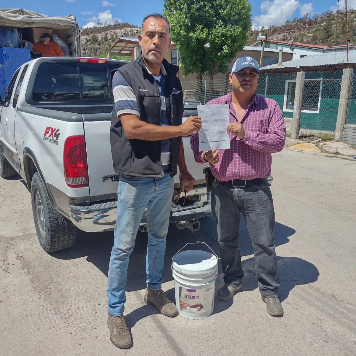 rgarciaruiz's tweet photo. #Ichife en conjunto con la Secretaría de Educación y Deporte  

Estamos apoyando a los municipios de #Uruachi, #Guazapares, #Bocoyna, #SanJuanito, #Sojaguachi, #Creel, #Sisiguichi, #Roguerachi y #Maguarichi con equipos educativos e insumos esenciales.Juntos, estamos comprometidos https://t.co/2GIadWK98c