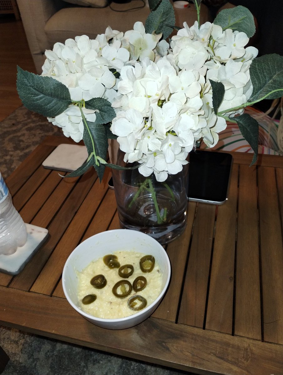 JnetteDan1001's tweet photo. Cheese grits &amp; jalapenos
😋my fav https://t.co/UHJAW72GCO