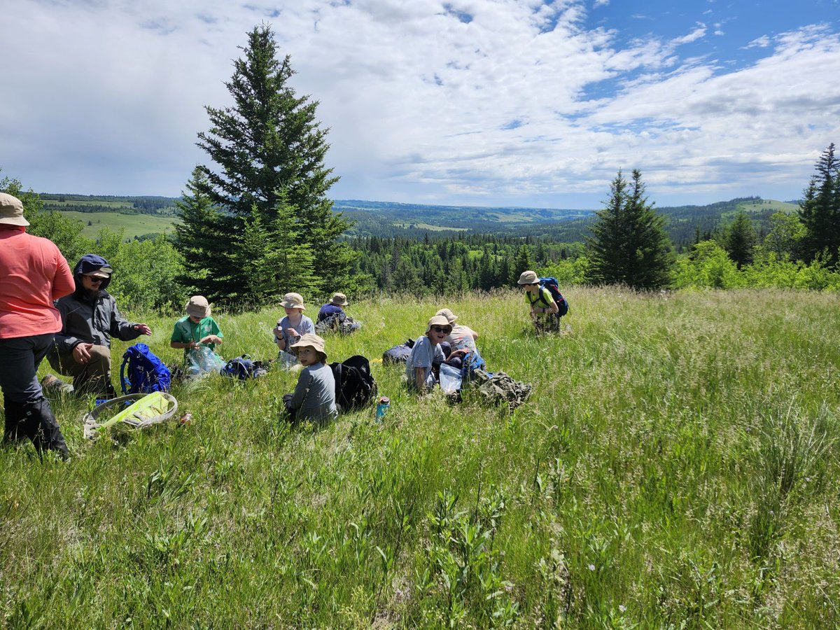 The "have no fear" Pioneers are off on a hike for the day!   They even had lunch with a view!   #scoutsdostuff  #wrscoutcamp #scoutscanada