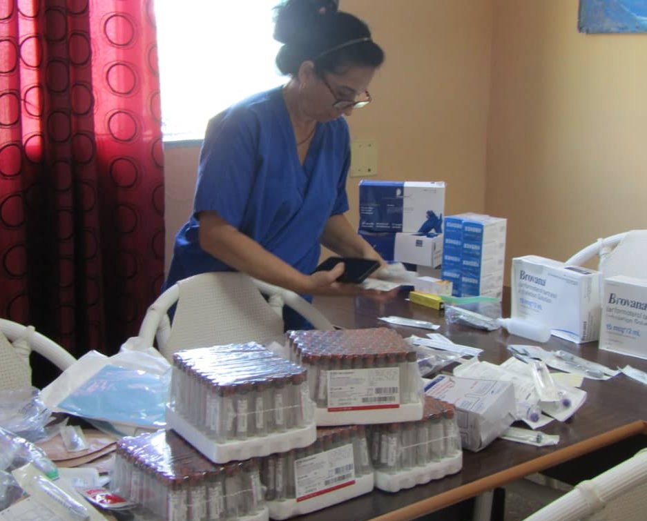 GHNordelo5's tweet photo. Una donación de medicamentos e insumos médicos fue entregada hoy por los #CDRCuba y el proyecto #ACubaHayQueQuererla al Hospital General Docente "Ciro Redondo", de Artemisa. iMateriales donados por #GenteQueSuma! iGracias! #Cuba https://t.co/gneP0V510I