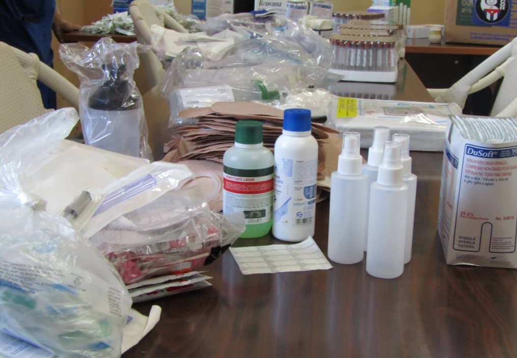 GHNordelo5's tweet photo. Una donación de medicamentos e insumos médicos fue entregada hoy por los #CDRCuba y el proyecto #ACubaHayQueQuererla al Hospital General Docente "Ciro Redondo", de Artemisa. iMateriales donados por #GenteQueSuma! iGracias! #Cuba https://t.co/gneP0V510I