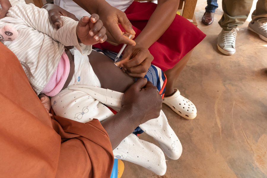 VVforAfrica's tweet photo. While commending partners who made them available, we encourage parents in #CotedIvoire to ensure that their children effectively receive these #vaccines. 

https://t.co/AWwavE6iJq

#Malaria is still a top killer in #Africa, but together, we can change this.

#AResilientAfrica https://t.co/AbD4gwTvOb