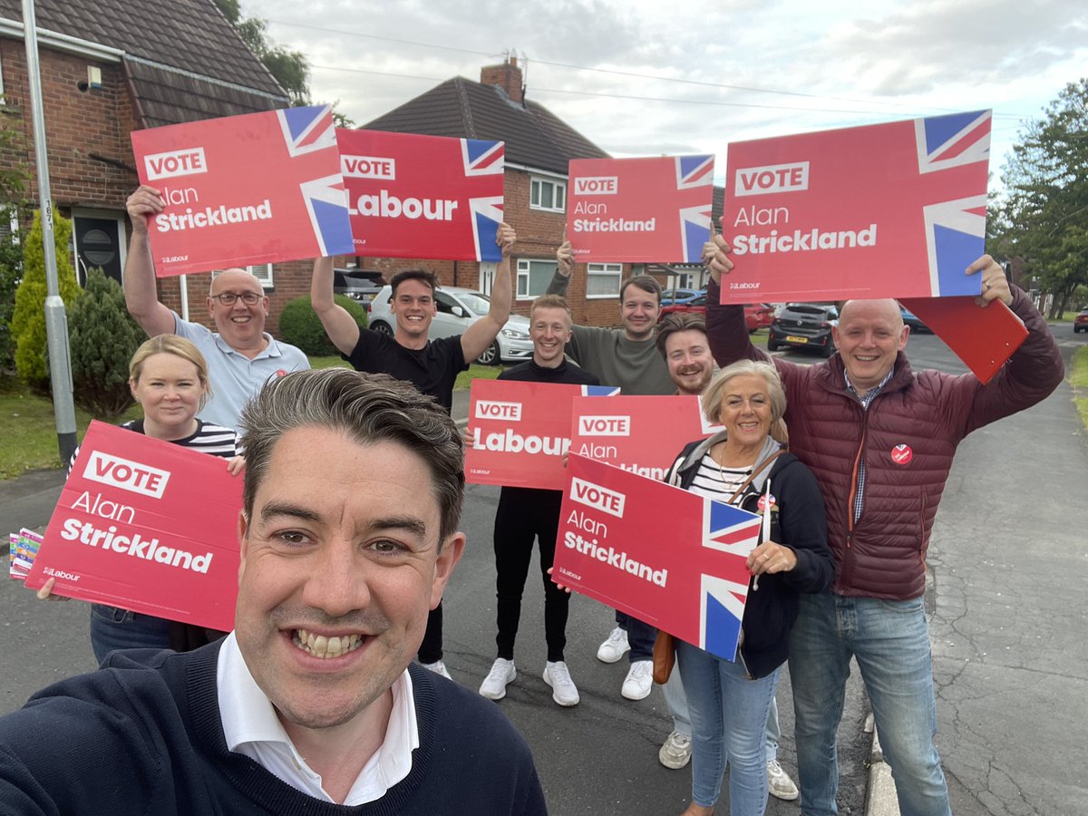 One of the last doorknocks before the big day. 

Very proud to have run a positive campaign, powered by a fantastic team of local volunteers. 

If you want change, vote for it this week. 

Vote Labour on Thursday 🌹