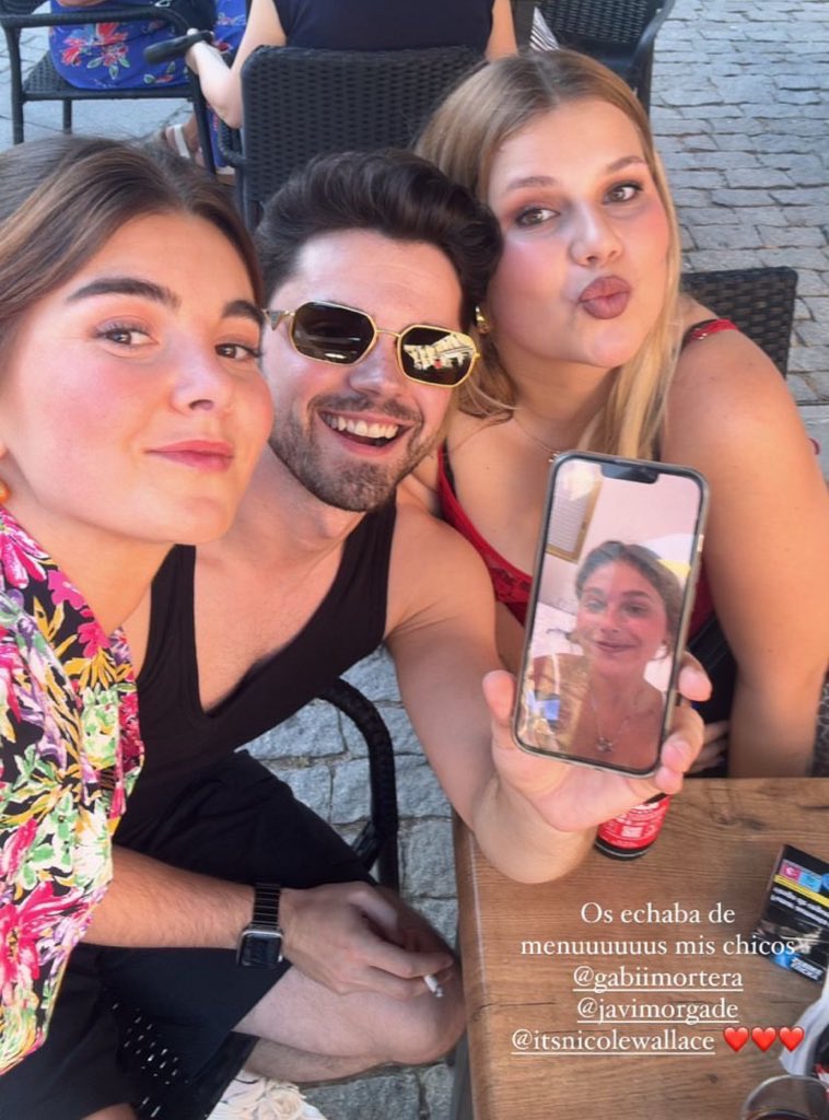 AmethystShining's tweet photo. YAY this cute #Culpables quartet are back, I missed their friendship content! 🙌🌸
Noah, Nick, Michael and Briar scenes will be explosive 💥
#NicoleWallace #GabiMortera #JavierMorgade #AlexBejar ✨ #CulpaTuya #CulpaNuestra #PrimeVideo
https://t.co/rlBXS5rpJe