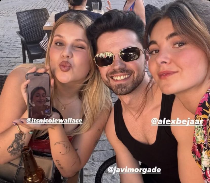 AmethystShining's tweet photo. YAY this cute #Culpables quartet are back, I missed their friendship content! 🙌🌸
Noah, Nick, Michael and Briar scenes will be explosive 💥
#NicoleWallace #GabiMortera #JavierMorgade #AlexBejar ✨ #CulpaTuya #CulpaNuestra #PrimeVideo
https://t.co/rlBXS5rpJe