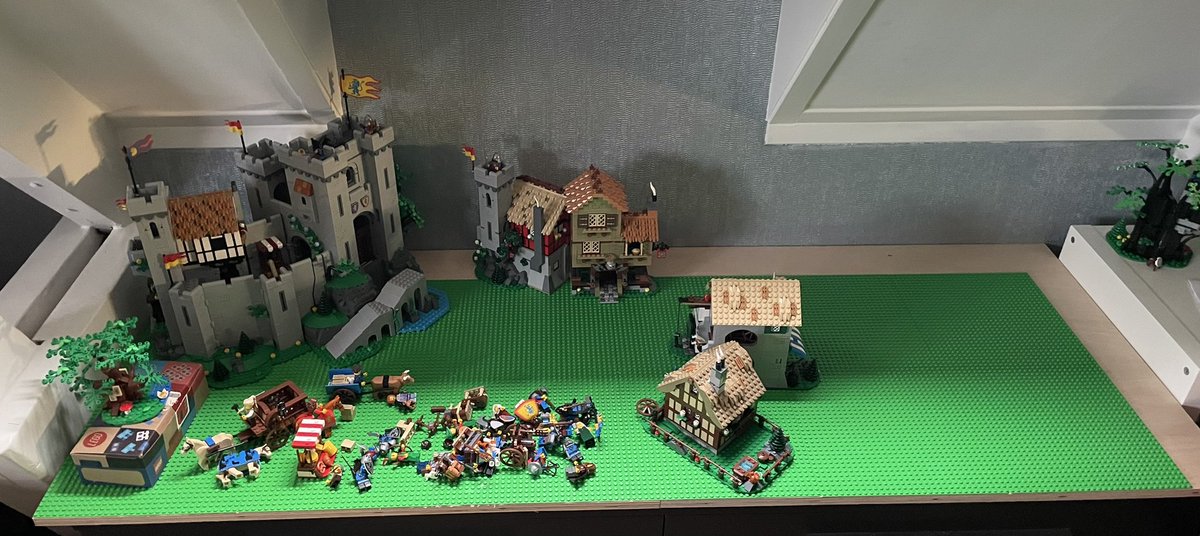 Boy_Rush_209's tweet photo. Ahh yes… The adult life 👀👌🏻😌. Let the project begin! @LEGO_Group #LionKnights #Forestmen #Wolfpack #BlackFalconKnights https://t.co/y8seYCxEhr