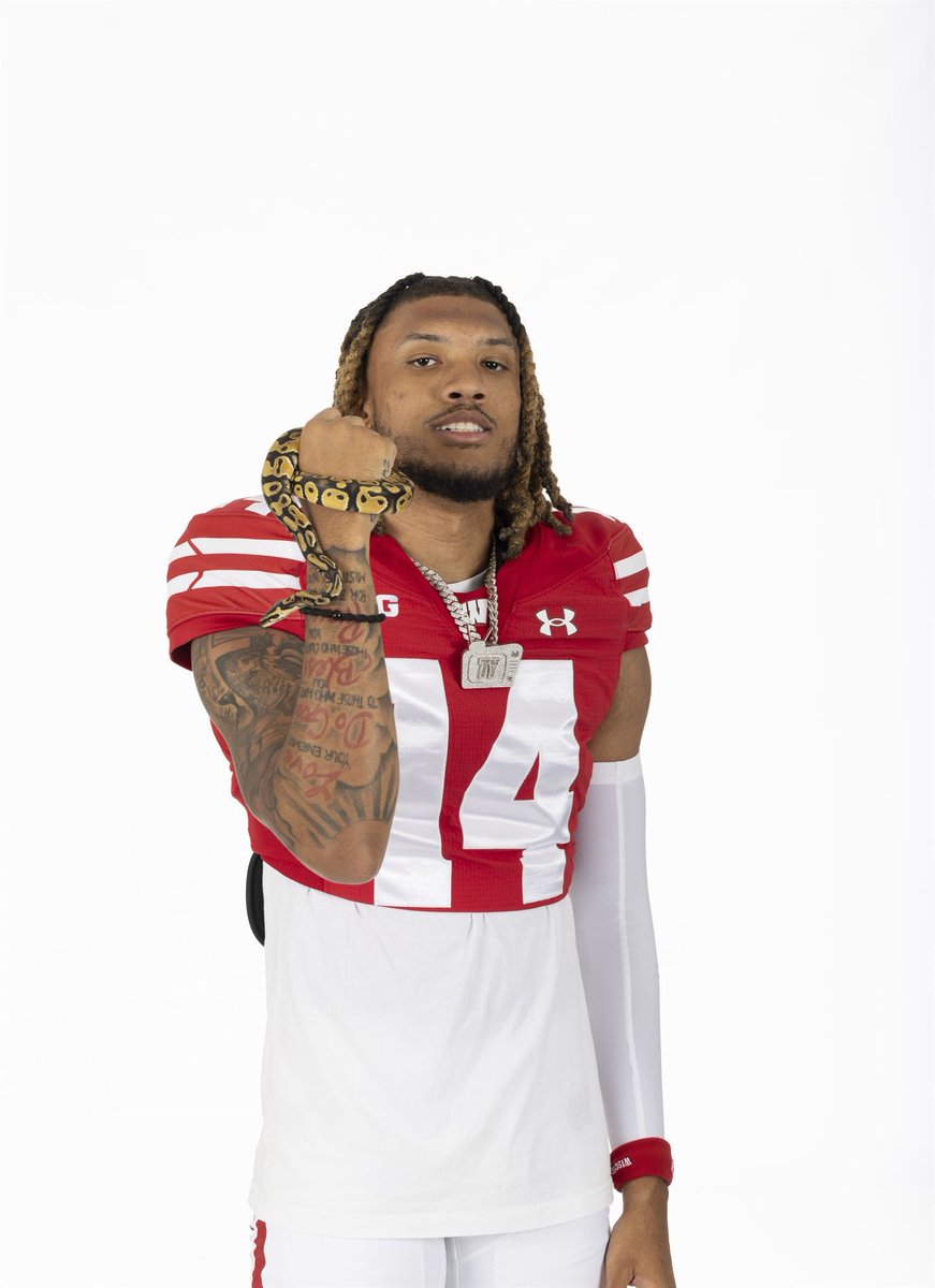 TyrellHenry12's tweet image. Me and ghost at picture day ❤️