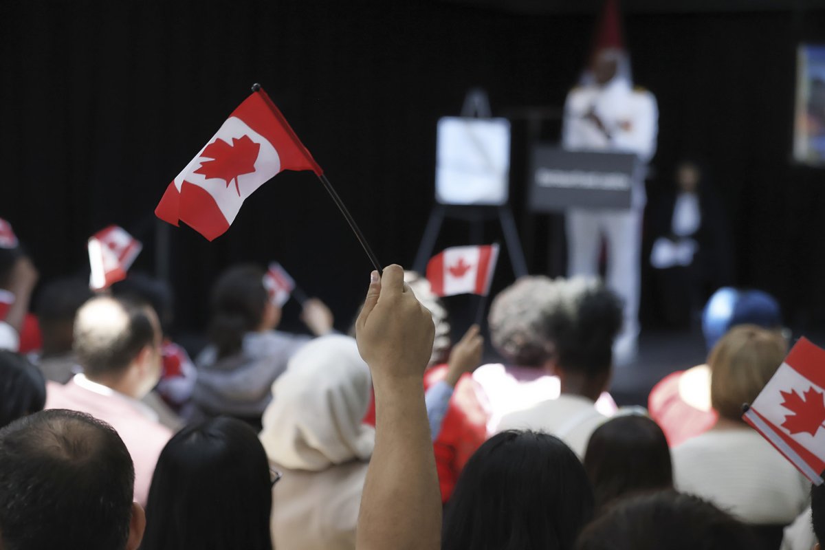 forcitizenship_'s tweet photo. À l'occasion de la Fête du #Canada 2024, l'ICC a fièrement organisé une cérémonie de citoyenneté améliorée au @HarbourfrontTO à Toronto, en partenariat avec @CitImmCanFR. 50 nouveaux Canadiens provenant de 20 pays différents ont été accueillis dans notre nation. #MaCitoyenneté https://t.co/11afTvWmzo