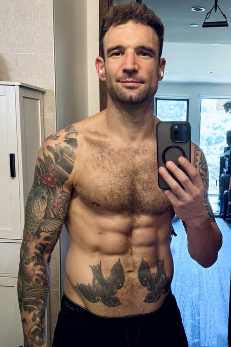 😁 spring cleaning in July 🧽 🧼 https://t.co/XILkPw4cyz https://t.co/3yBrHQ2X8w