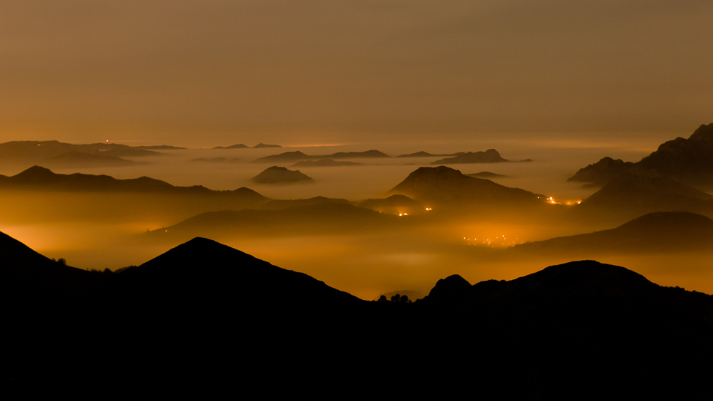 Même assis à contempler ce coin de monde, si beau, calme et reposant, je ne peux m’empêcher de penser à cette autre facette de l’humanité, celle qui se déchire et détruit toute beauté par haine de la différence.