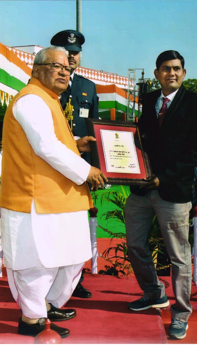Aslam Khan (@aslamkhanchuru) on Twitter photo राजस्थान के माननीय राज्यपाल श्री <a href="/KalrajMishra/">कलराज मिश्र (Kalraj Mishra)</a> जी को जन्मदिन की हार्दिक बधाई एवं शुभकामनाएं!
आप स्वस्थ एवं दीर्घायु रहे और प्रदेश की उन्नति एवं जन कल्याण मैं इसी प्रकार अनवरत योगदान देते रहे यही कामना हैं। राजस्थान के माननीय राज्यपाल श्री <a href="/KalrajMishra/">कलराज मिश्र (Kalraj Mishra)</a> जी को जन्मदिन की हार्दिक बधाई एवं शुभकामनाएं!
आप स्वस्थ एवं दीर्घायु रहे और प्रदेश की उन्नति एवं जन कल्याण मैं इसी प्रकार अनवरत योगदान देते रहे यही कामना हैं।