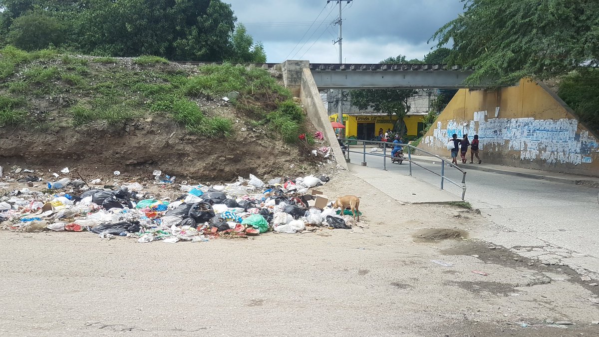 Puente de Bastidas hoy se convierte  en botadero de basura a cielo abierto <a href="/atesa_esp/">ATESA</a> donde la Ley 1801 <a href="/PoliciaStaMarta/">Policía Metropolitana de Santa Marta</a> es un canto a la bandera. ¿En qué estamos fallando?