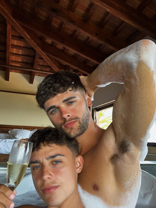 Celebrating our new juicy video 👀 Watch Here: https://t.co/QNFAJpPc9W 👈🏼 https://t.co/7fmbkK02gM