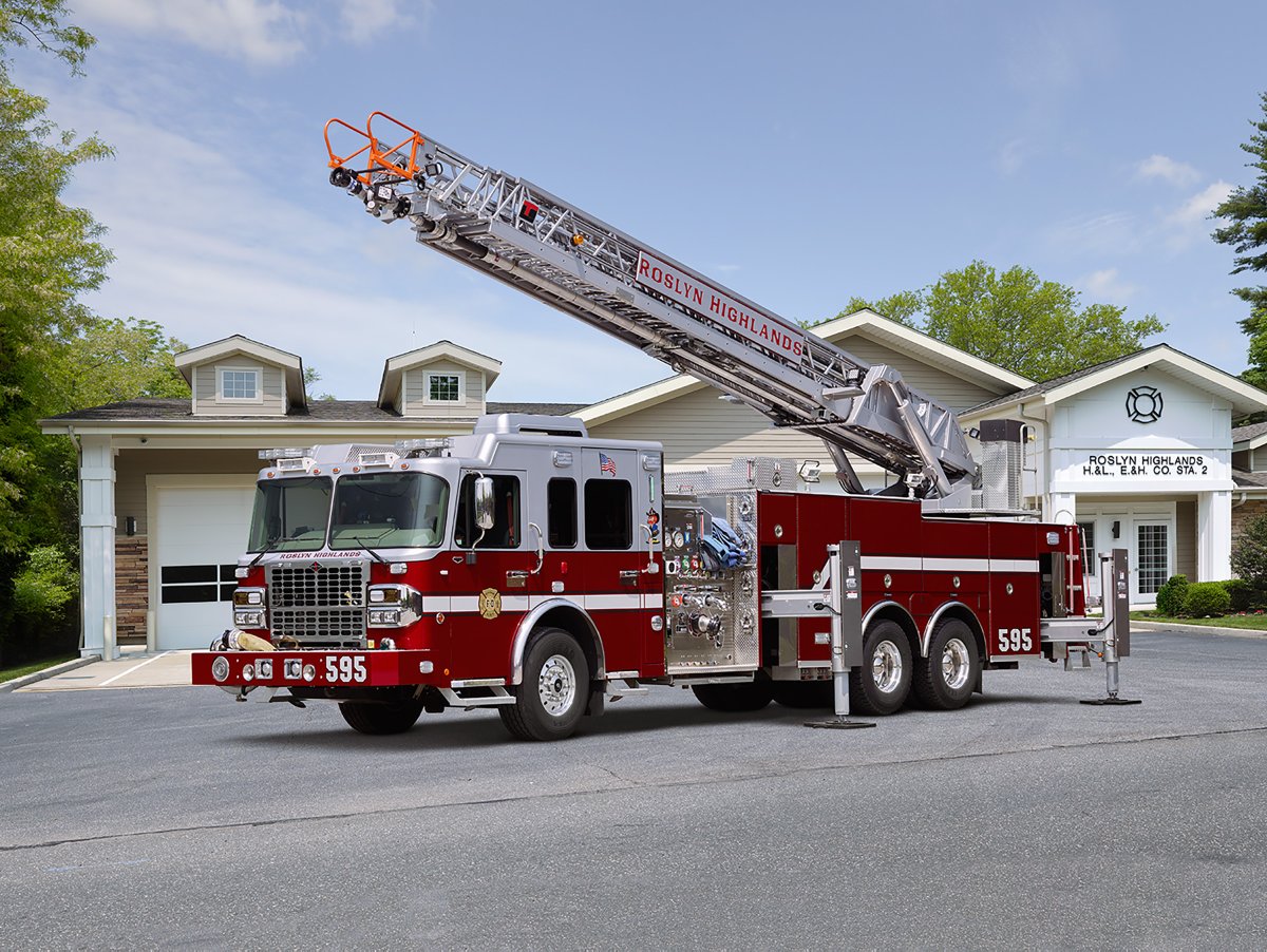 Spartan_ER's tweet photo. Our #truckofthemonth for July is this 110' Rear Mount Ladder for the Roslyn Highlands Fire Department in New York! Learn more here: https://t.co/niif3osLXo #SpartanER #LadderTower #firetruck #firefighter https://t.co/ImbXsNomX8