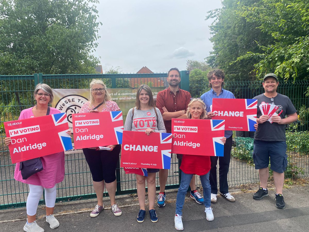 Terrific Tuesday on the #Dan4WsM campaign trail today in Weston-super-Mare.

We really do have a chance for a fresh start here &amp; <a href="/DanAldridgeWSM/">Dan Aldridge MP</a> is our local man with a plan!

#VoteDan &amp; #VoteLabour 🗳🌹

danielaldridge.co.uk