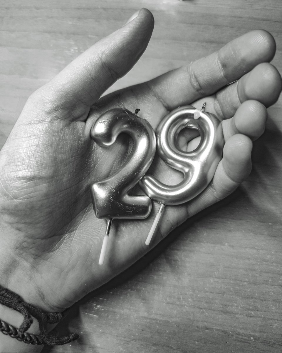 Entenc els dies nous com un regal dels deus ❤️‍🩹

Vint-i-nou, vint-i-tots, el regal del dia a dia, viure, viure-ho tot, celebrar-ho tot 🎂