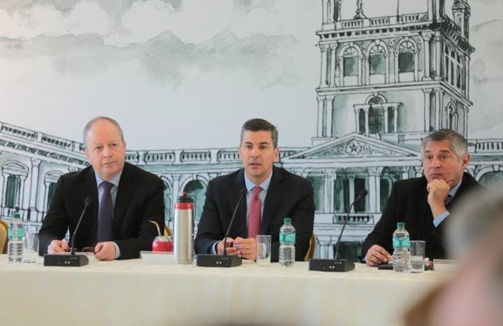 juancbaruja's tweet photo. Participé de la 1° reunión del Equipo Nacional de Estrategia País #ENEP, encargado de articular acciones tendientes al desarrollo de nuestro país.

La reunión estuvo presidida por el Pdte. @SantiPenap.
¡Juntos construimos un 🇵🇾 mejor!

#GobiernoDelParaguay https://t.co/PJ2AirKHyM