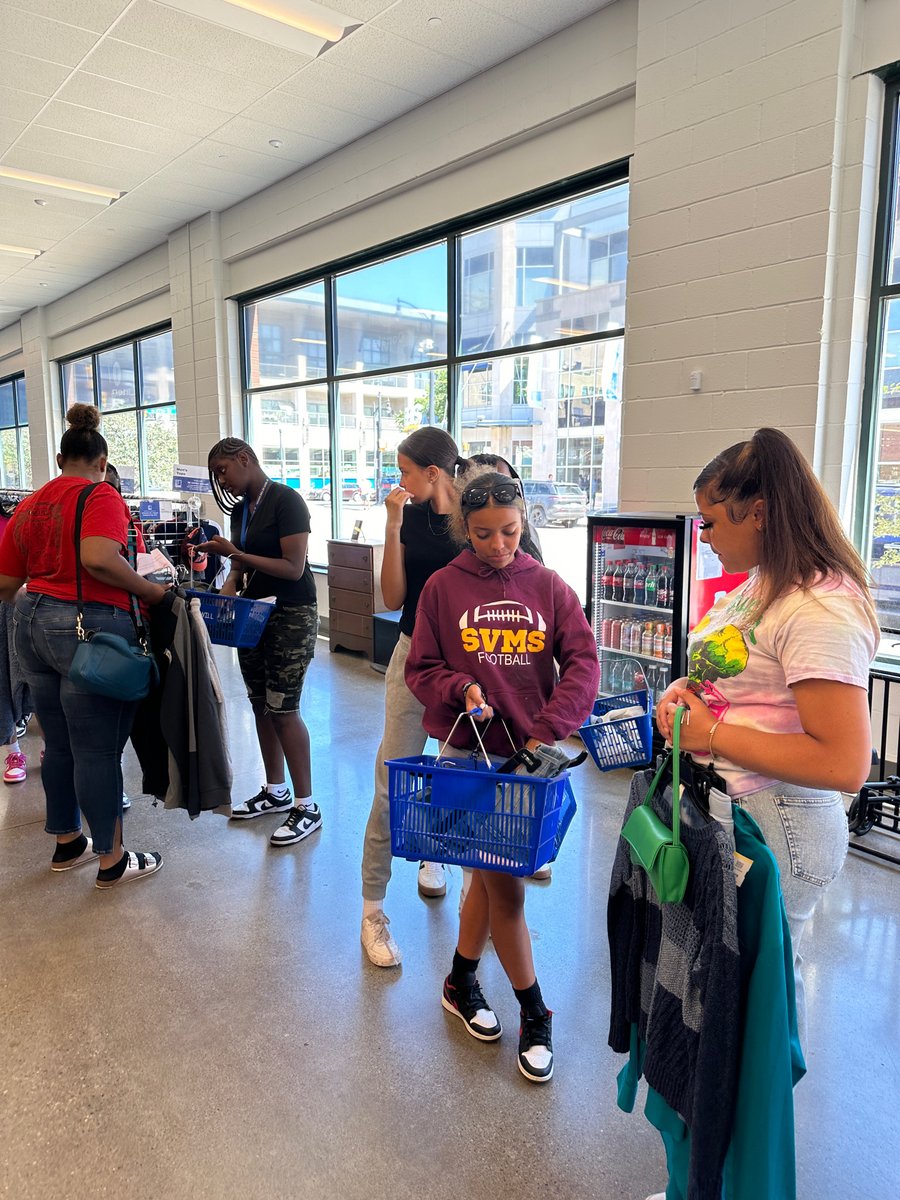 BestoftheBatch's tweet image. Girl Talk: Field Trip 🚎 Today we took a trip to Goodwill to get fabric for the fashion show! We cannot wait to see the finished results on the runway! 

 #campbatch #graditude #bootcamp #summercamp #clubhouse #weready