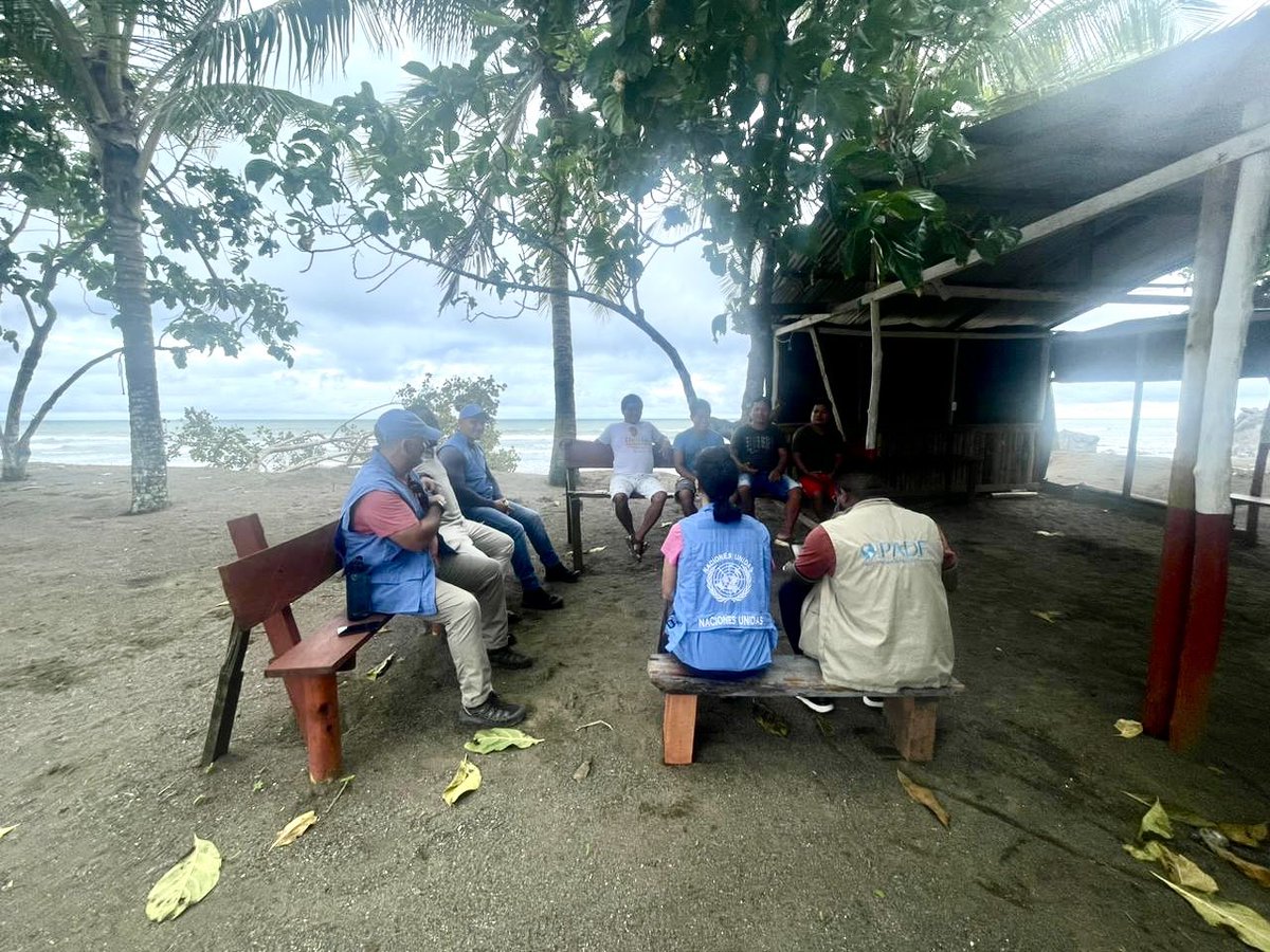 MisionONUCol's tweet photo. #Chocó | En el marco de nuestro mandato de verificación a la implementación del #CapítuloÉtnico, junto a @FischEtnico y @FupadColombia dialogamos con las comunidades de Juradó, sobre las necesidades y retos en su labor social y defensa de la paz. 🕊️🇨🇴 https://t.co/KNQVmfxuNU