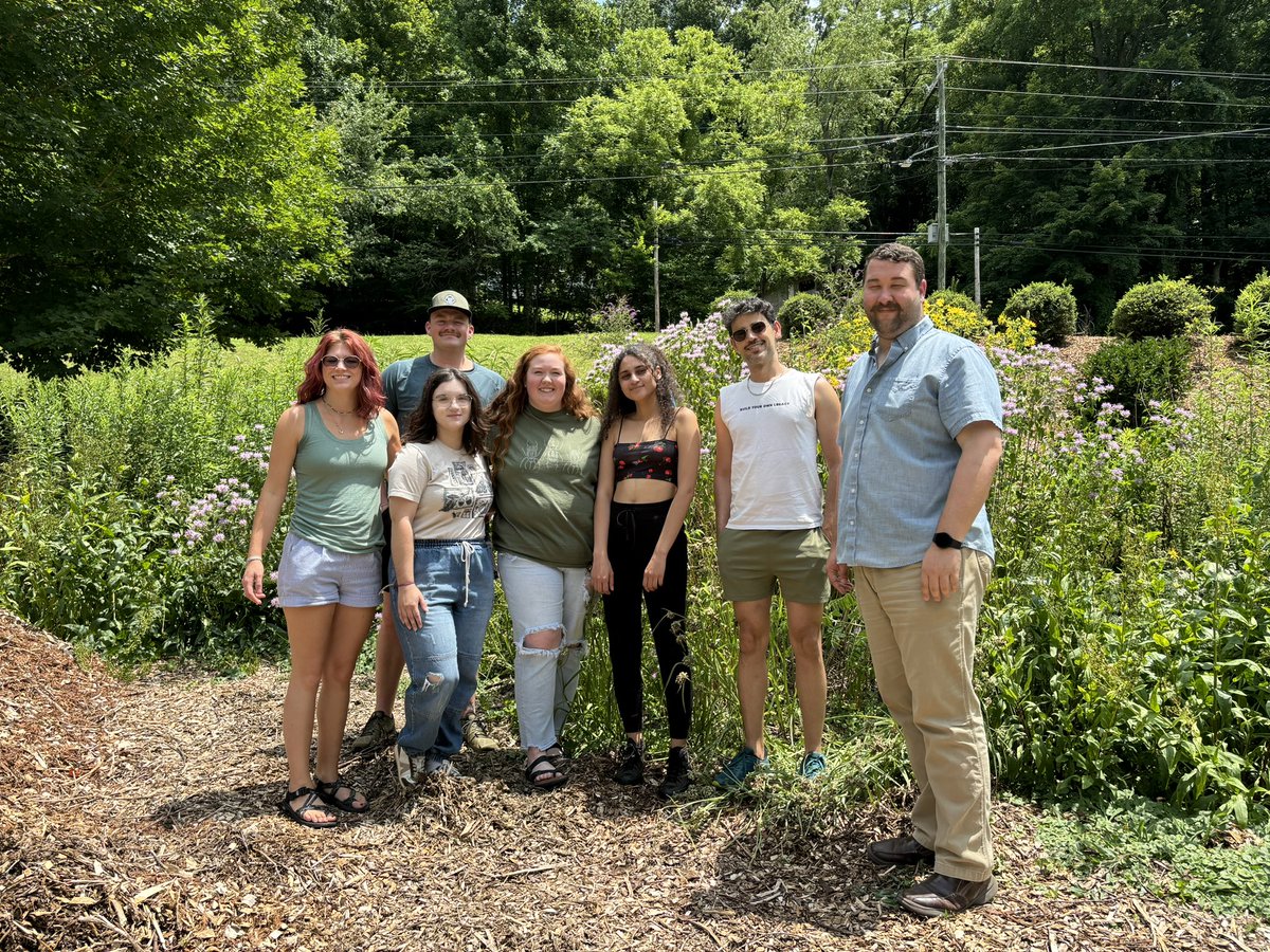ArceoGomezG's tweet photo. Finally we had the opportunity to celebrate all the lab accomplishments this summer! We also say goodbye to @_Jessica_00, we will miss you and good luck on your PhD! Thank you all for your hard work! #pollination #flowers #interactions #ecology https://t.co/91hdCU7Fbx