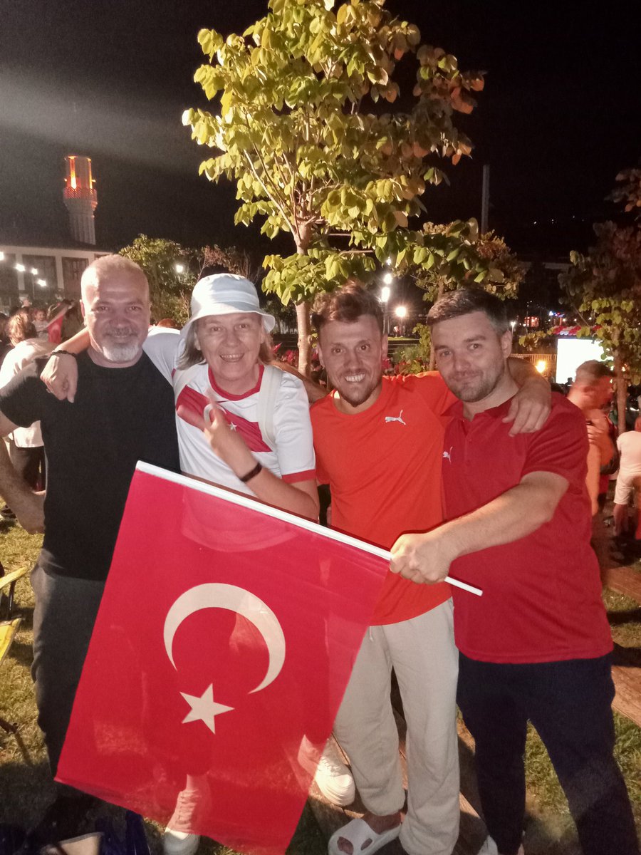 Teşekkürler ❤️ #BizimCocuklar 🇹🇷 Çeyrek finaldeyiz şükürler olsun 🤲🏻 yolun sonu şampiyonluk olsun  🏆