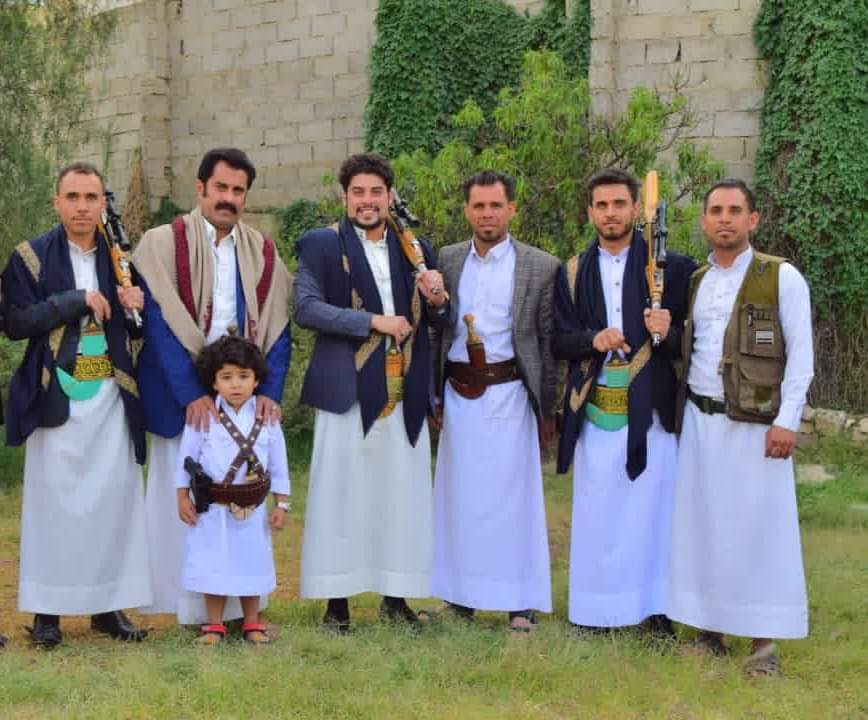 محمد عبدالوهاب قطران:
هددوا هاشم الهمداني في زنزانته الانفراديه بالمخابرات بالقول  سنعدمك مثل ما اعدمنا أهل تهامة وبدون احكام وسنتهمك بالعماله لأمريكا ودول العدوان:

 الحرية لهاشم الهمداني وجميع افراد اسرته المخفيين قسريا بسجن الامن والمخابرات بشملان..

تم اقتحام بيوت رجل الأعمال