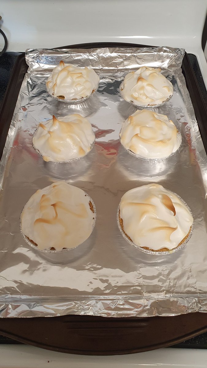 TeofastusB's tweet photo. Vacation baking.
Mini Lemon Meringue pies.
For first time, looks good. https://t.co/XMdNl1H8Pk