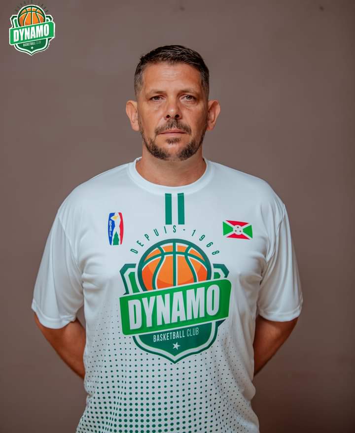 EjoSports's tweet photo. Le club @DynamoBbc a renforcé son effectif avant le début de la #VBLElite8 de 2024.

Démarrons ce thread par le retour du coach français Julien Chaignot.

 Pour rappel, c'est le coach Chaignot qui entraînait ce club lors des matchs de BAL 2024 en Afrique du Sud.
#ejosports #ejo https://t.co/c6uCwnzZNM