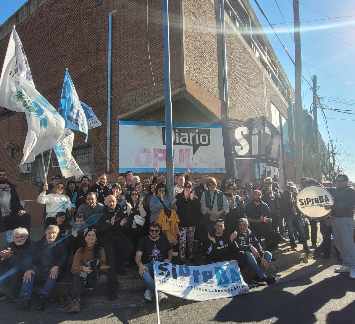 #PopularEnLucha
50 años de Diario Popular. 
6 años de conflicto. 
Tan firmes como siempre y más unidos que nunca.