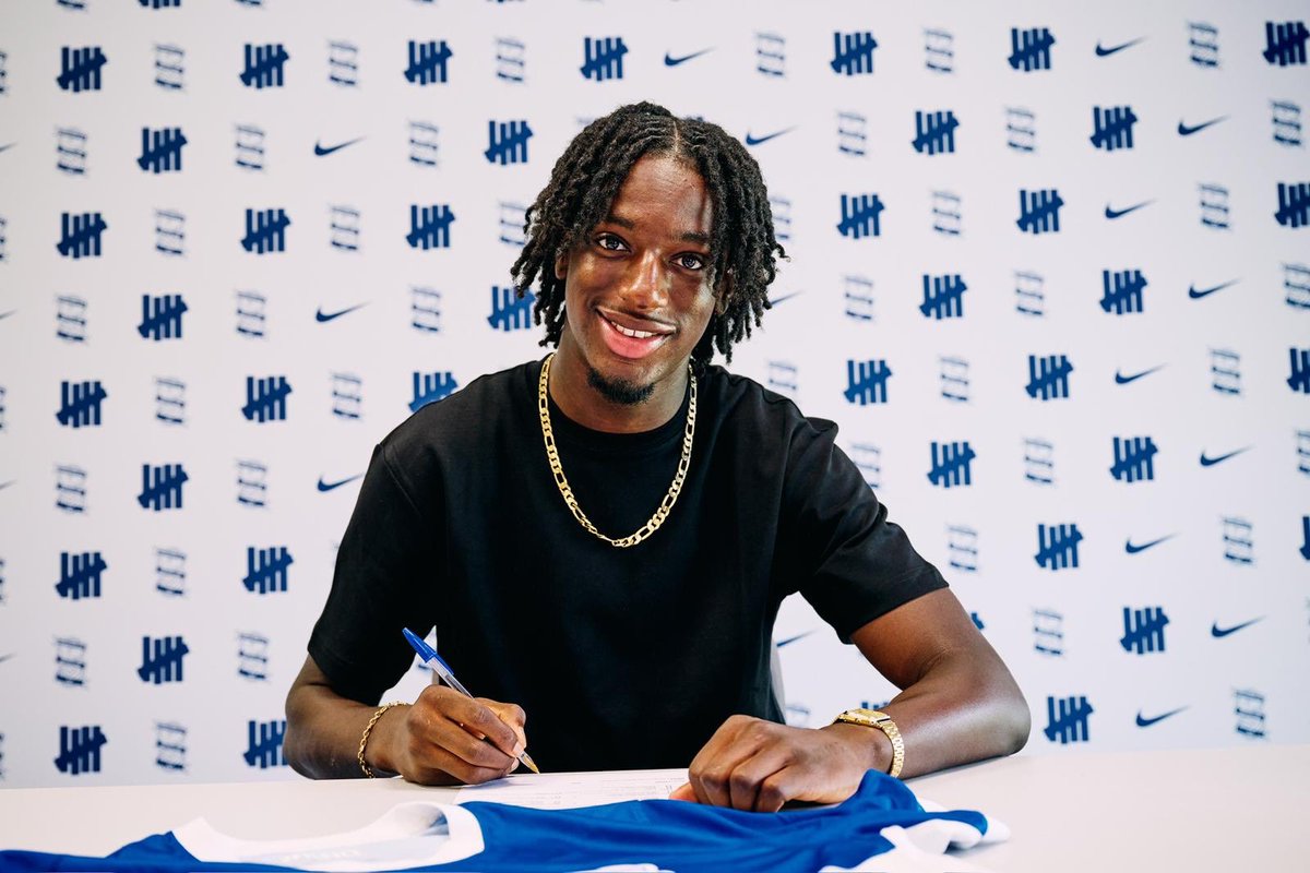 Godfred Boakye (2006🇧🇪) jeune défenseur jouant à Birmingham City, signe son premier contrat professionnel 
<a href="/BCFC/">Birmingham City FC</a>