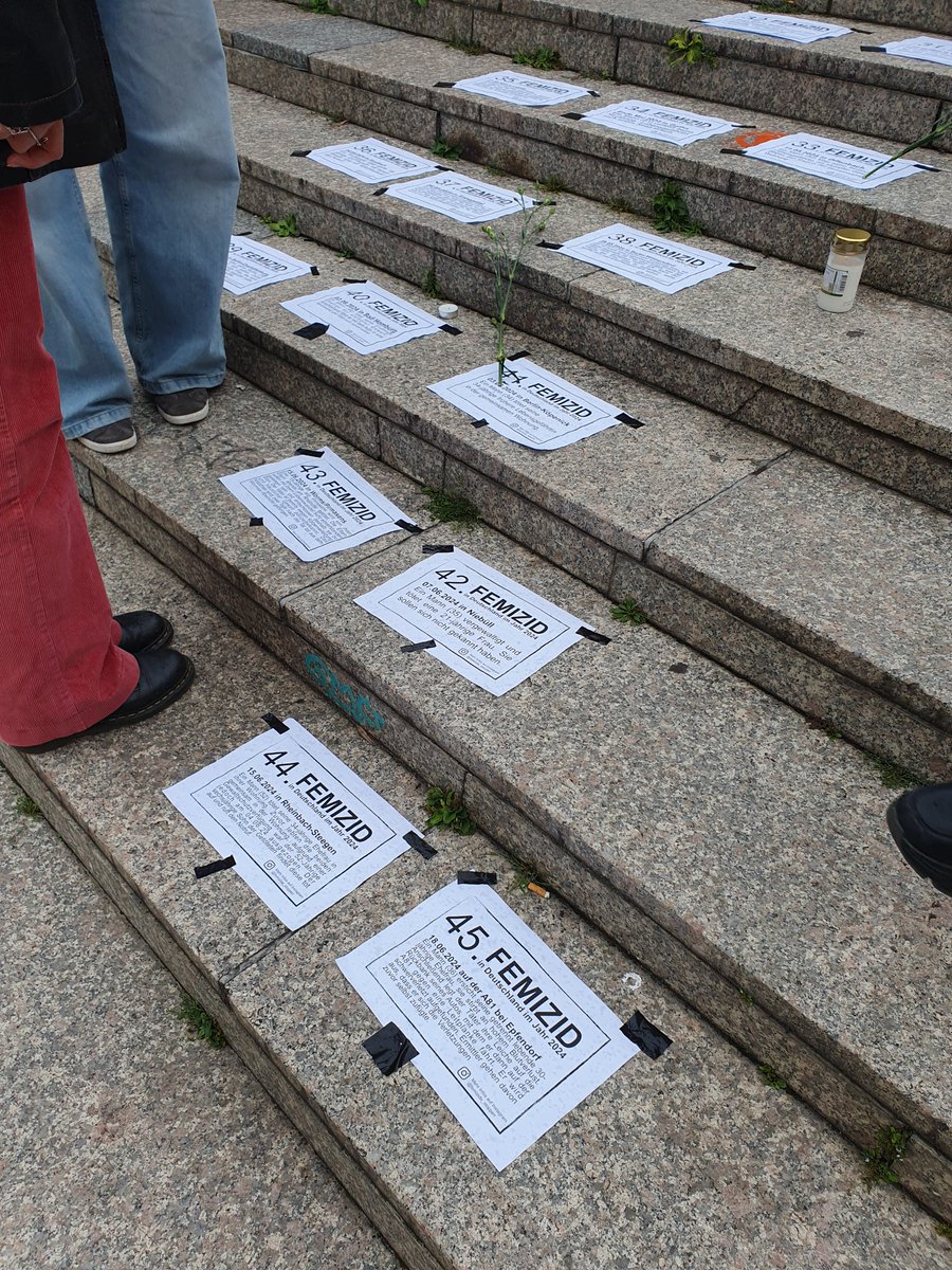 Interjugend's tweet image. Patriarchale Gewalt ist Teil des Systems und Frauen sind jeden Tag dieser Unterdrückung ausgesetzt, von Belästigungen auf der Straße bis hin zu Gewalt durch Partner oder Familienangehörige. Wir sind nicht leise und werde nicht aufhören gegen das Patriarchat zu kämpfen!