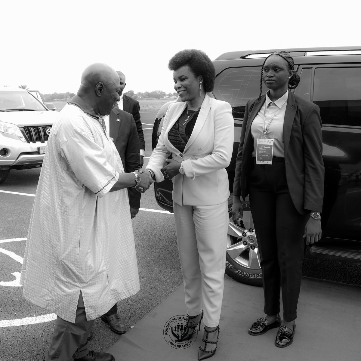 OPDD_Burundi's tweet image. La Première Dame S.E Angeline Ndayishimiye est bien arrivée à #Freetown #SierraLeone, ce 2 juillet 2024. Un accueil chaleureux lui a été réservé à l'Aéroport International de Lungi. #Burundi #SierraLeone #Cooperation