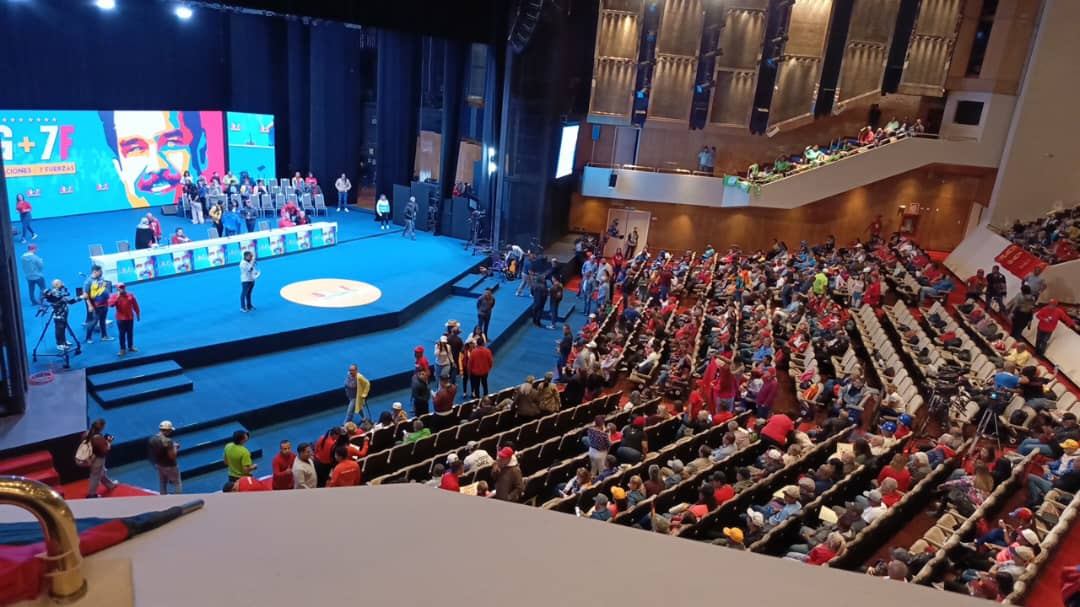 TupamaroMRT_'s tweet photo. #AlMomento Desde El Teatro Teresa Carreño nuestro Sec General Nal. @WBenavides_MRT y Sec. Nal de Organización @Tupa_Esteban junto a Militancia presente en actividad con nuestro Pdte.@NicolasMaduro rumbo al #28Jul
¿Y los TUPAMAROS dónde están?
¡Apoyando a Nicolás!
#TupamaroConNico https://t.co/WHWPVqa6cU