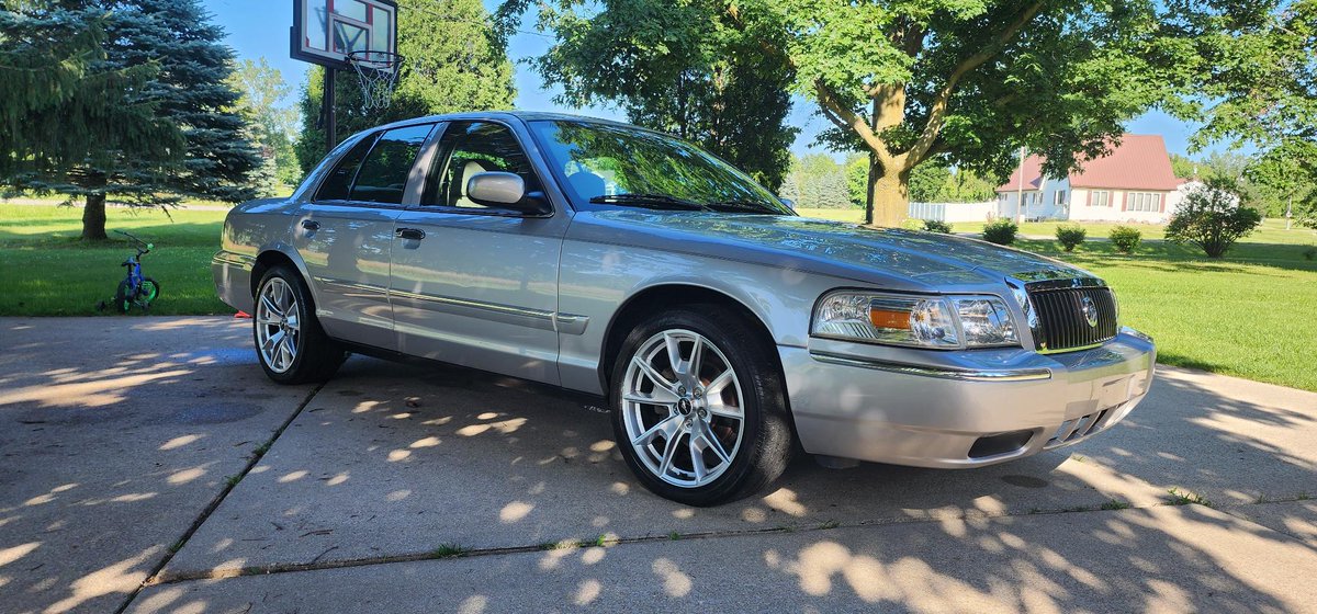 grannyyylouwho's tweet image. My new to me ride. Paid in full. 
2006 Mercury Grand Marquis 
#pantherplatform