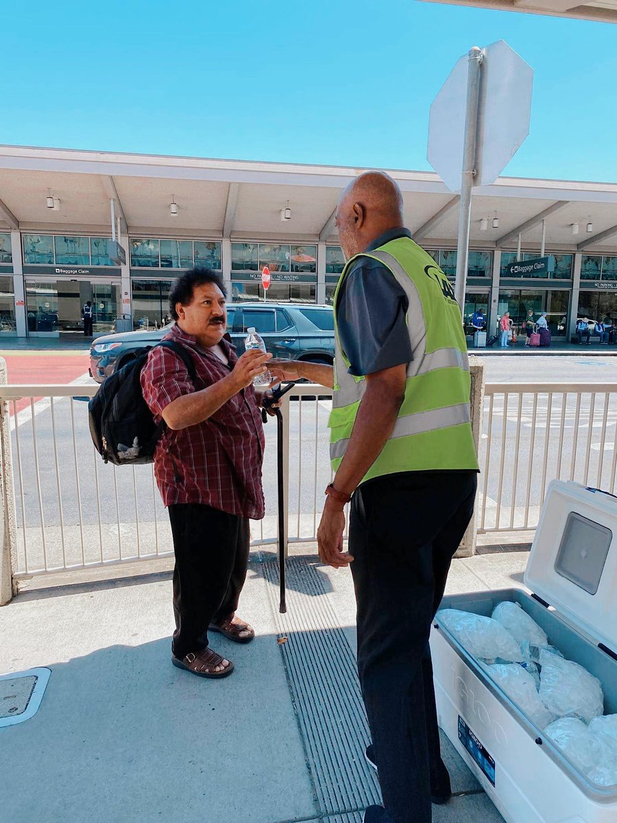 Sacramento's sizzling this week!  Our <a href="/LAZParking/">LAZ Parking</a> team is keeping passengers cool with cold water. Don't forget to pack your reusable bottle♻️&amp; fill up at SMF! #SMF #Hydrate #BeatTheHeat