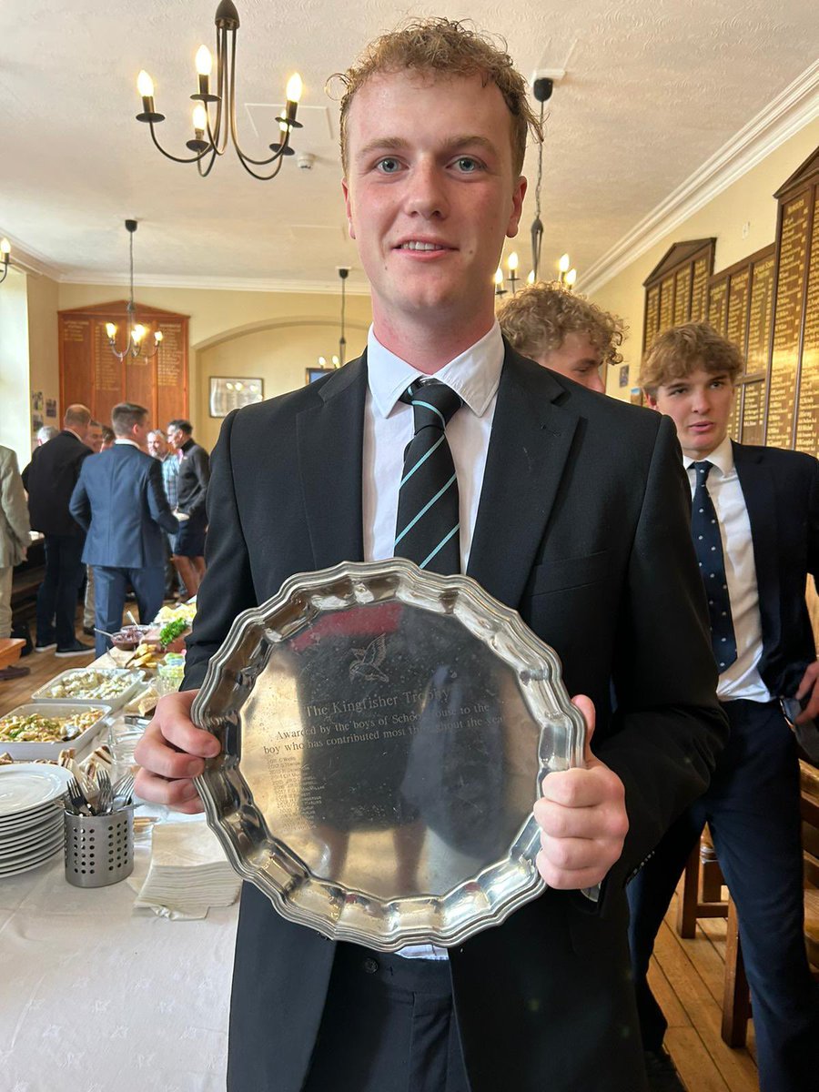 Huge congratulations to Kingfisher Dexter….. awarded the prestigious Kingfisher Trophy’. #playersplayersward <a href="/SchoolhouseSed/">@SchoolHouse_Sed</a>