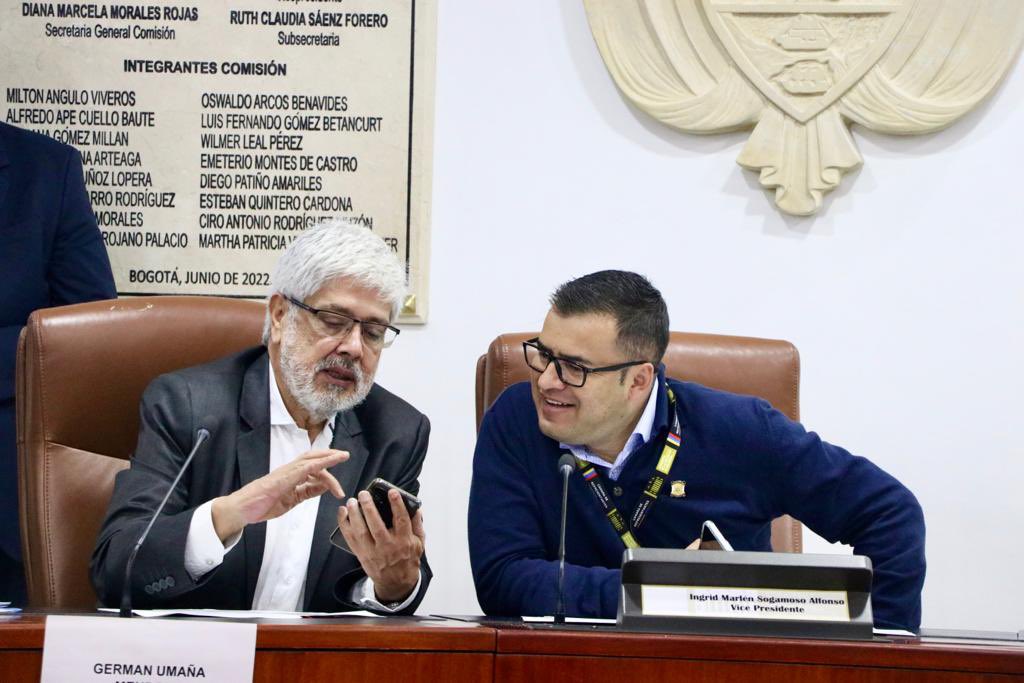 JaimeRaulSt's tweet photo. Como Presidente de la Comisión VI hice respetar la autonomía del legislativo, permití el control político, le brindé garantías a la oposición y fui un articulador con el gobierno para que su agenda avanzara y la agenda de los Congresistas según la deliberación democrática. https://t.co/VUYxEr8lTK