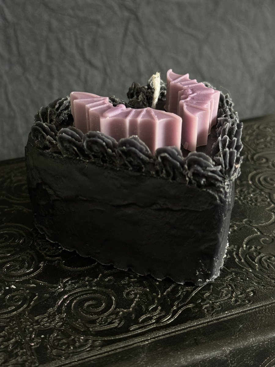 bottled_star27's tweet photo. 🦇 These chocolate fudge scented bat heart cake candles are now available on our Etsy shop, they will come in pink too for my pastel goth girlies on 7/10🦇 #bats #cakecandle @gothwickcandles 
https://t.co/gGUuKvb2xK https://t.co/LV4ejkxiDP