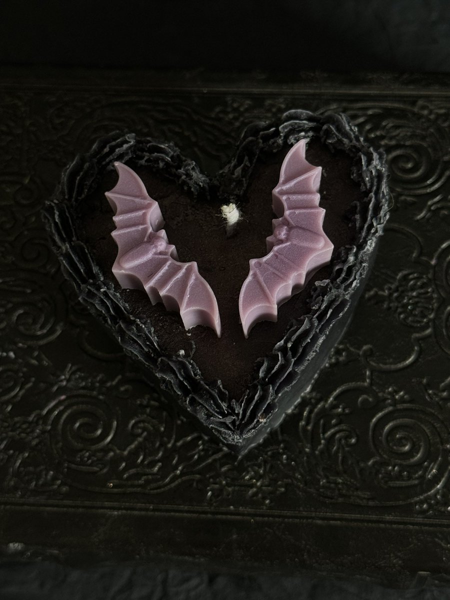 bottled_star27's tweet photo. 🦇 These chocolate fudge scented bat heart cake candles are now available on our Etsy shop, they will come in pink too for my pastel goth girlies on 7/10🦇 #bats #cakecandle @gothwickcandles 
https://t.co/gGUuKvb2xK https://t.co/LV4ejkxiDP
