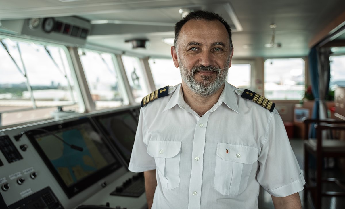 HOPAports's tweet photo. Ce fut un plaisir d'accueillir le capitaine Andrzej Tlusty et son équipage à bord du MV Polsteam Koprowo lors de son voyage inaugural depuis la Corée du Sud jusqu'au port de Hamilton !

#PolsteamKoprowo #Polsteam #Expédition https://t.co/4prFCF64Lg