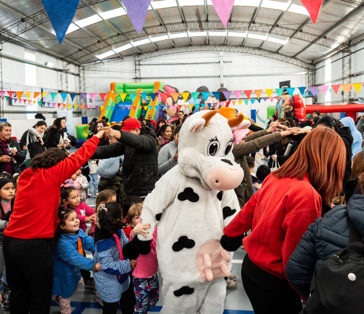 dievalen's tweet photo. Fiesta de los Jardines de infantes en el Cedem 4: la primera infancia es prioridad, los 27 jardines municipales son un orgullo! https://t.co/FXmARG7a1K