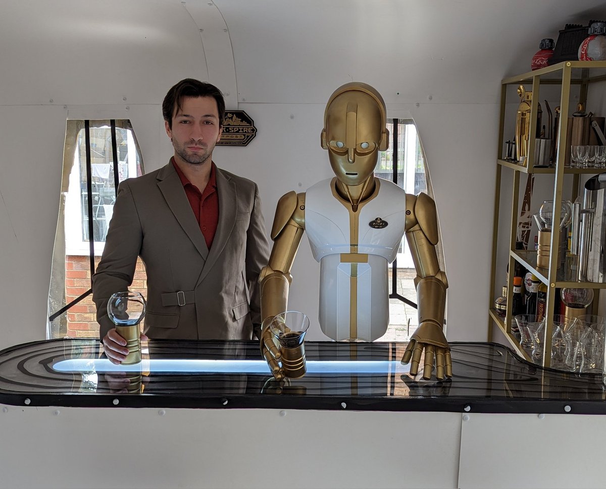 Chaptersofches's tweet photo. Just vibing in the cantina 🥂

I custom made these glasses inspired by Quanya Glasses in Solo: A Star Wars Story, they're also seen in one scene in Andor &amp; had similar ones in gold on the Halcyon Starcruiser.

#StarWarsFan #Cantina #moseisleycantina
 #coruscant #galaxysedge https://t.co/8Vu8RBzdPO