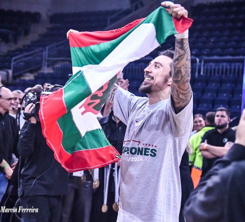 LA BESTIA SE QUEDA
Llegó la hora de colaborar para que el sueño de volver a ver a Donald Sims con la camiseta del Club A. AGUADA, se haga realidad. 
Entre todos lo podemos conseguir, por algo somos el CLUB MÁS POPULAR.
Arriba Muchachada! 🔴🟢🏆
#donaldsequeda 
#elequipoentusmanos