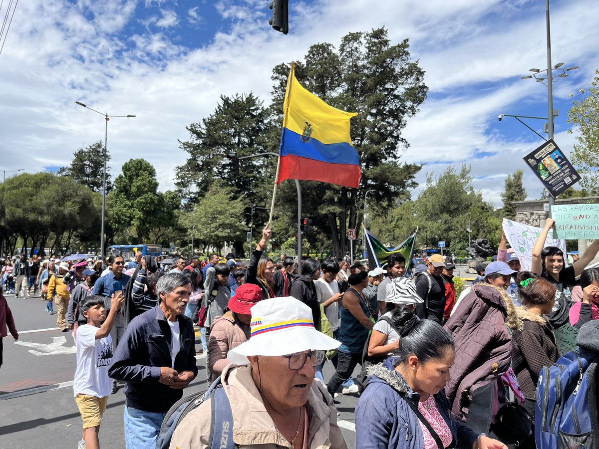 PKnacional18's tweet photo. 🌈 @PKnacional18 acompaña a la #Conaie y su estructura organizativa @ecuarunari_ofic @confeniae1 y @Conaice1 para la presentación del proyecto de Ley de Consulta Previa, Libre e Informada y Consentimiento en la Asamblea Nacional del Ecuador. 

#MUPP 
#Ecuador 
@CONAIE_Ecuador https://t.co/e34Y2Nt5F1