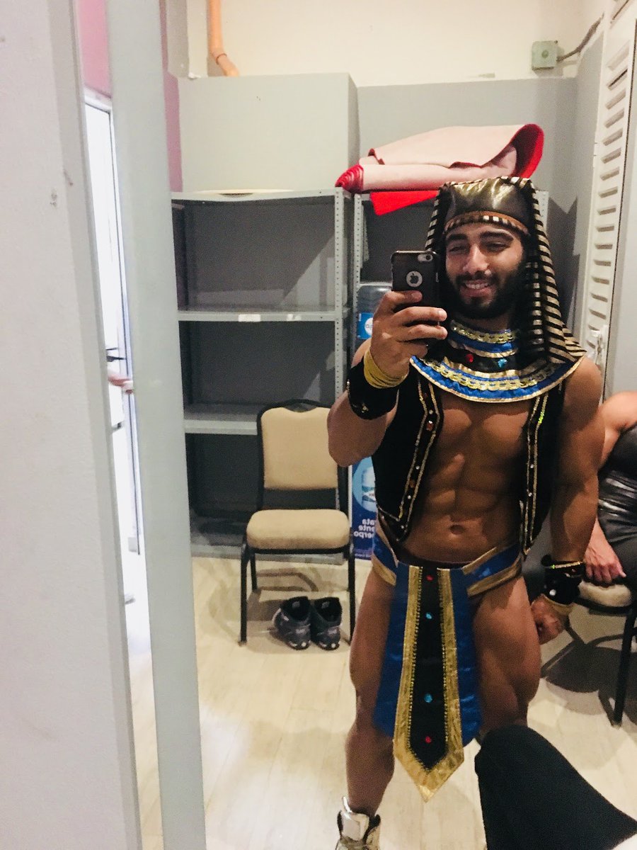 musclegostrip's tweet photo. Male stripper Diónesis 👉🏽@h_abache 
La cara - La 🍆 https://t.co/KJPwnqzUCY